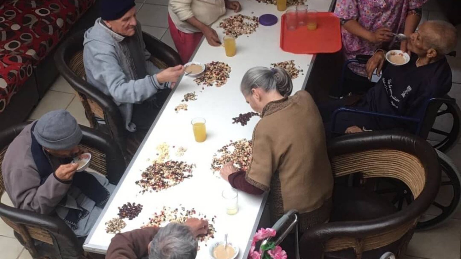 thumbnail of Casa Simeón residents sitting at a table enjoying lunch