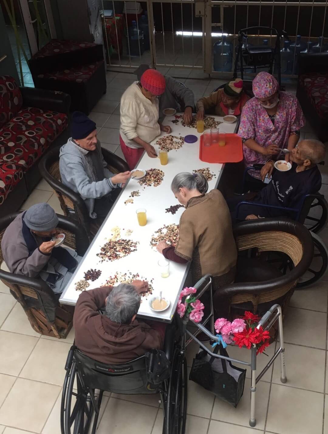 Casa Simeón residents sitting at a table enjoying lunch