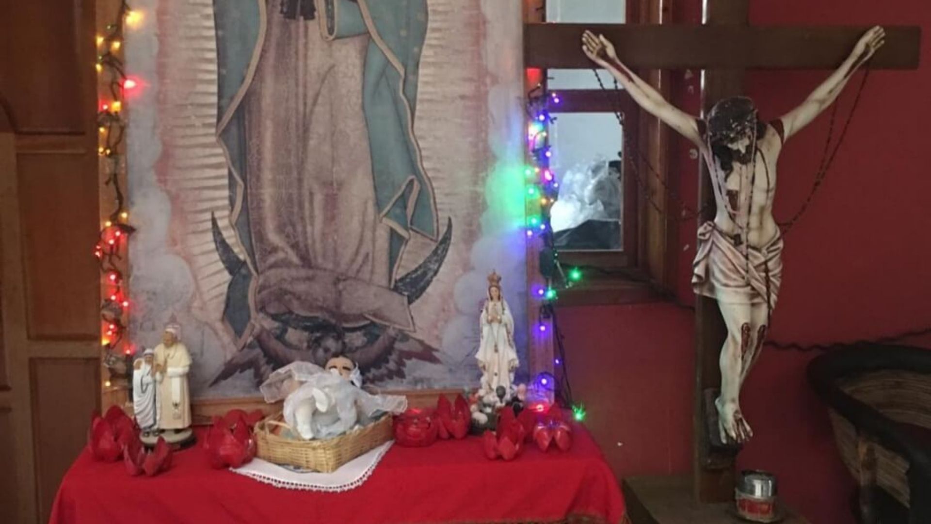 thumbnail of Jesus statue on the cross