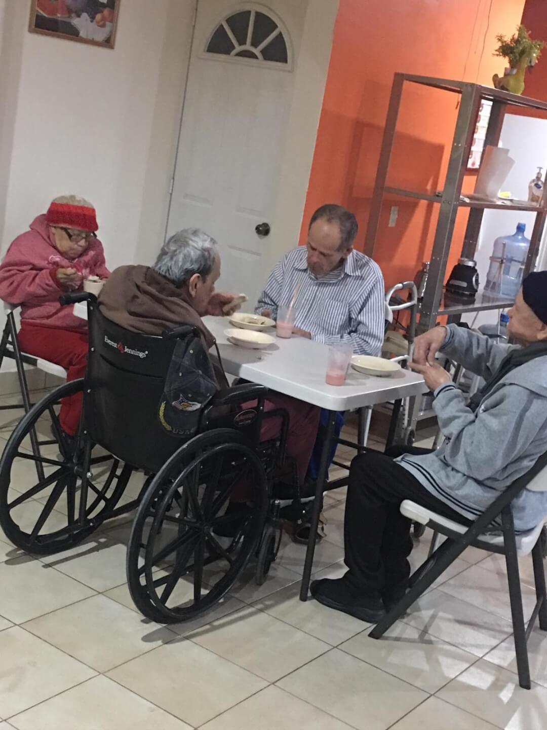 Casa Simeón resident sitting at a table enjoying lunch
