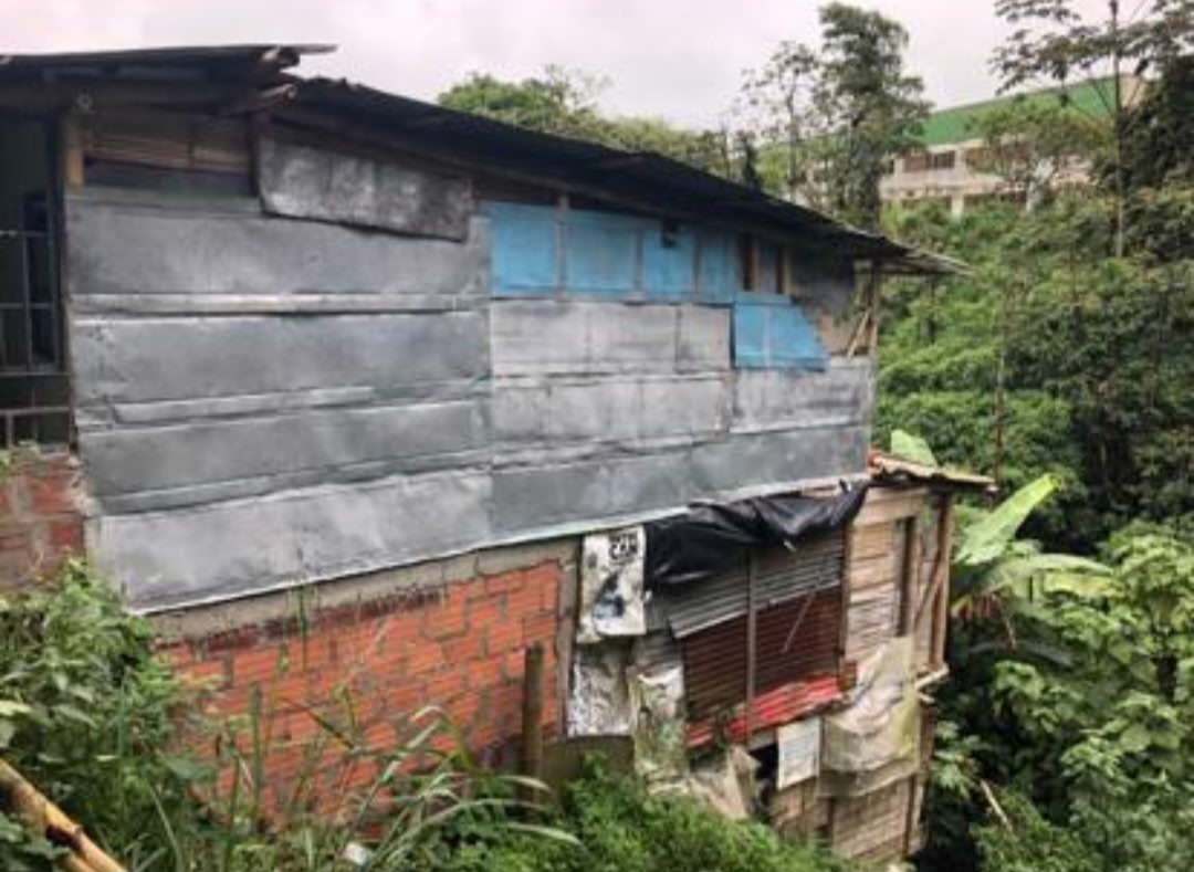 multi-story shacks in colombia