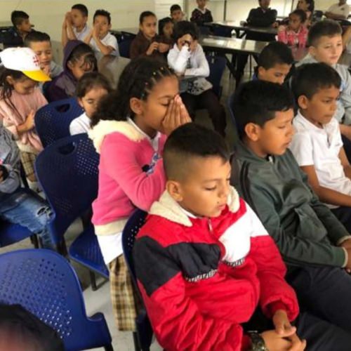 thumbnail of children praying