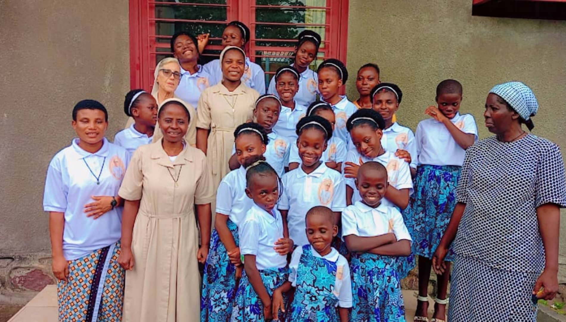 students with their teachers