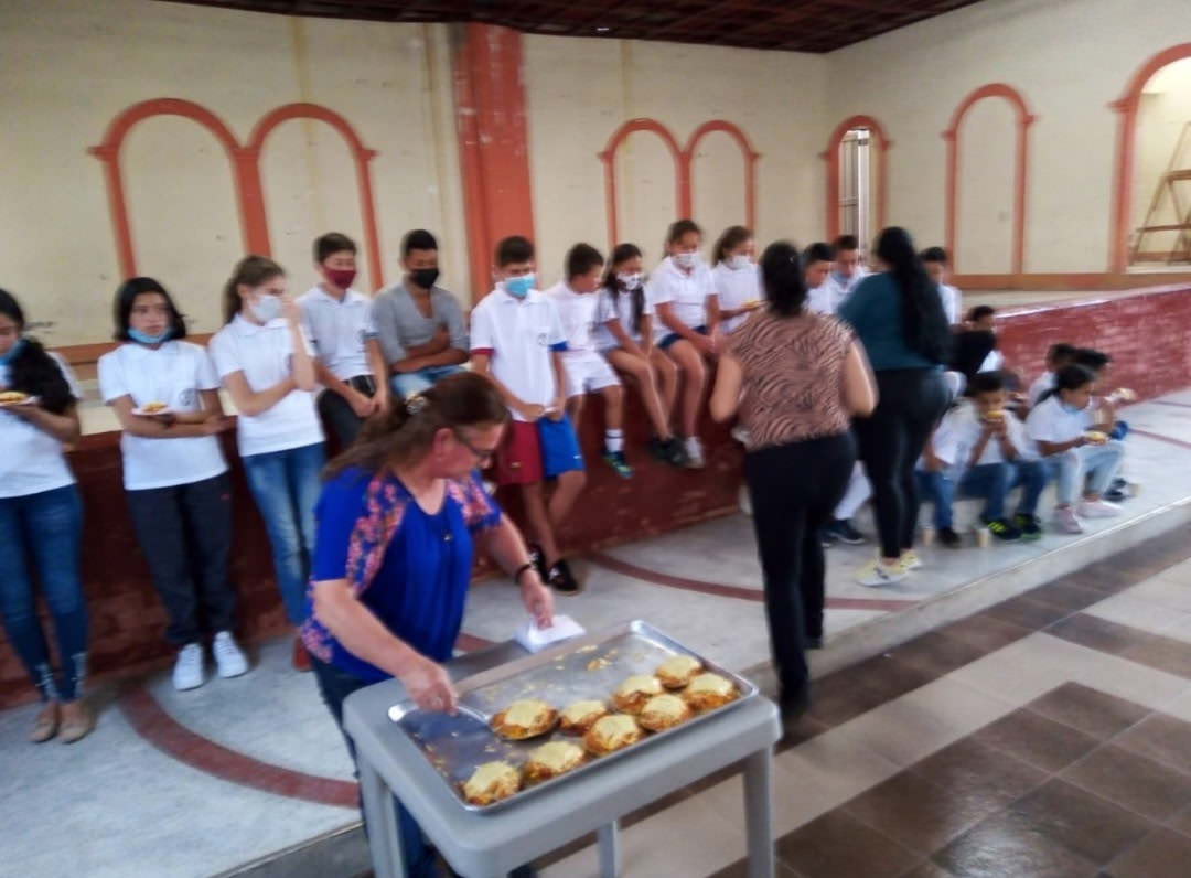 children being served lunch
