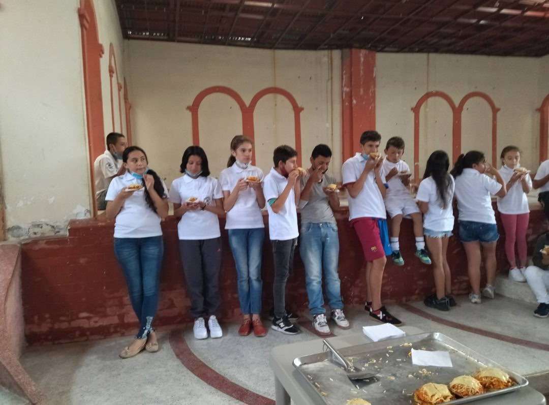 children standing and eating food